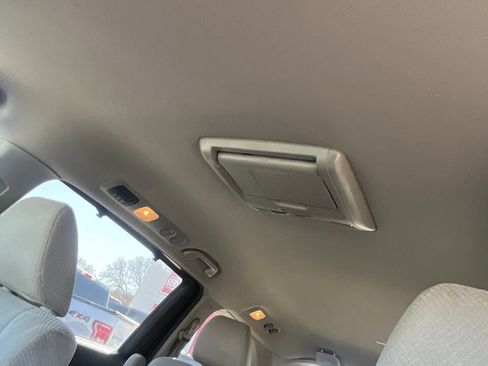 Used 2017 Honda Odyssey SE image 18