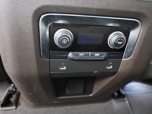 Used 2022 Chevrolet Suburban LS AWD/4WD image 23