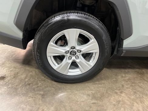Used 2019 Toyota RAV4 XLE AWD/4WD image 10