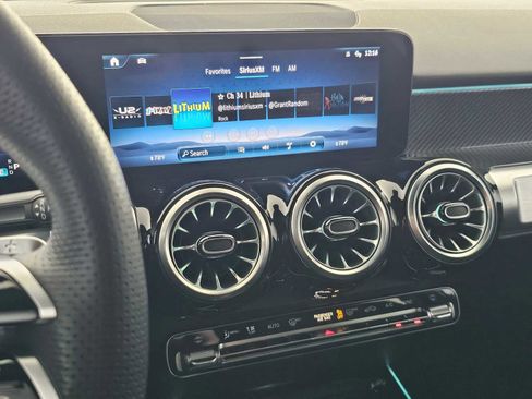 Used 2024 Mercedes-Benz GLB 250 image 26