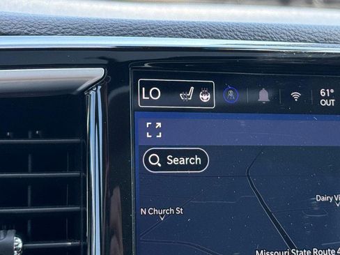 Used 2023 Chrysler Pacifica Limited FWD image 22