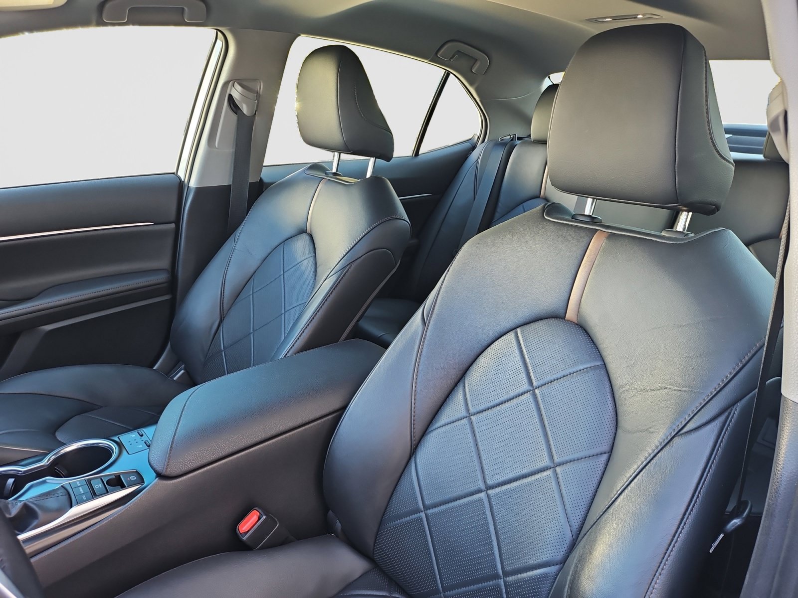 Used 2019 Toyota Camry XLE FWD image 21