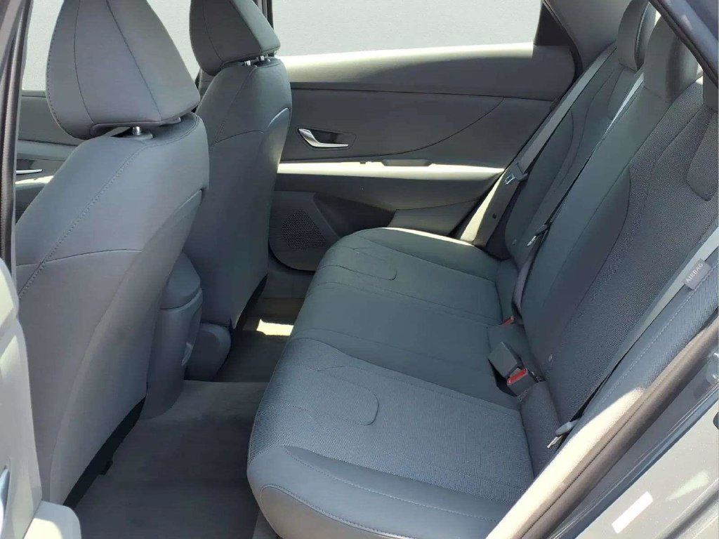 New 2026 Hyundai Elantra SE FWD image 10