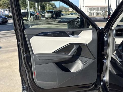 New 2026 Volkswagen Tiguan SE image 8