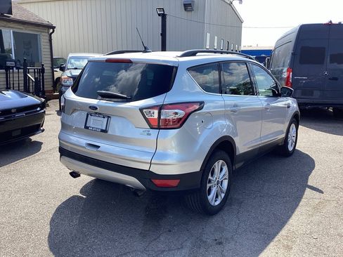 Used 2018 Ford Escape SE w/ SE Sync 3 Package AWD/4WD image 4