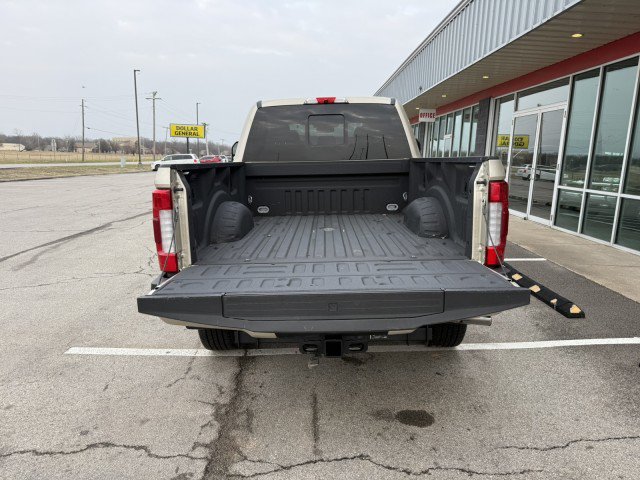 Used 2017 Ford F250 Platinum w/ Platinum Ultimate Package AWD/4WD image 5