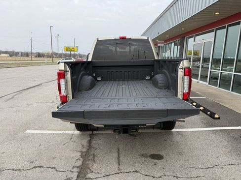 Used 2017 Ford F250 Platinum w/ Platinum Ultimate Package image 5