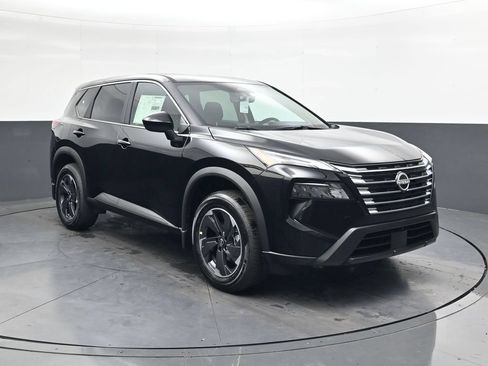 Certified 2026 Nissan Rogue SV FWD image 2