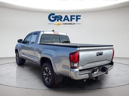 Used 2018 Toyota Tacoma TRD Sport AWD/4WD image 5