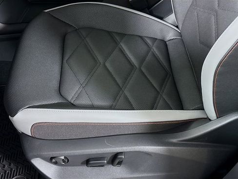 New 2026 Volkswagen Atlas Peak Edition image 18