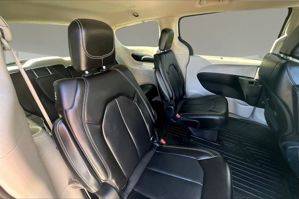 Used 2020 Chrysler Voyager Lxi FWD image 21