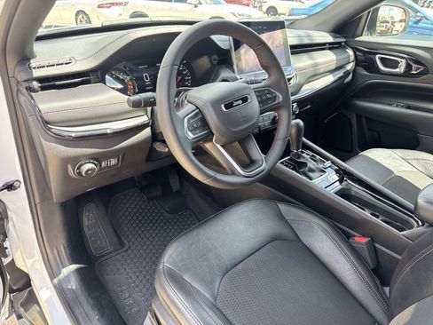 Used 2025 Jeep Compass Trailhawk AWD/4WD image 17