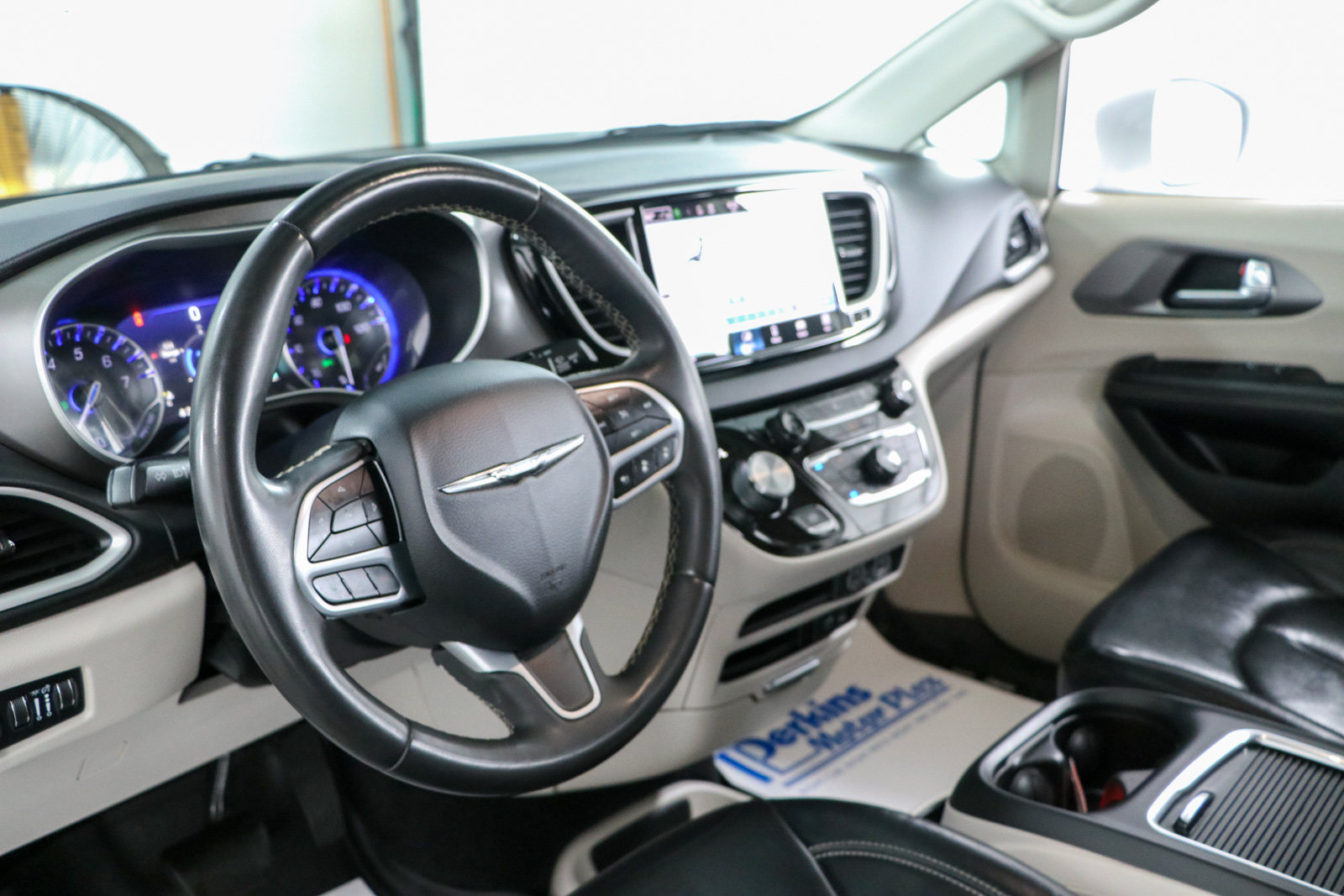 Used 2022 Chrysler Pacifica Touring-L FWD image 22
