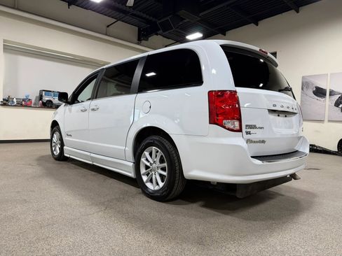 Used 2019 Dodge Grand Caravan SXT image 8
