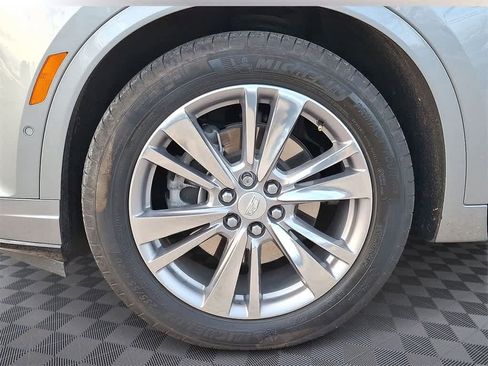 Used 2024 Cadillac XT6 Premium Luxury w/ Technology Package image 8