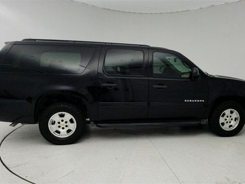Used 2009 Chevrolet Suburban LS image 7