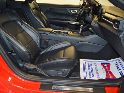 Used 2025 Ford Mustang Premium RWD image 11