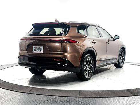 Certified 2025 Toyota Crown Signia XLE image 11