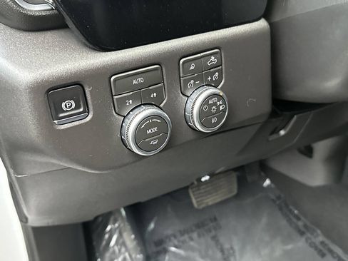 Used 2026 GMC Sierra 1500 SLT AWD/4WD image 19