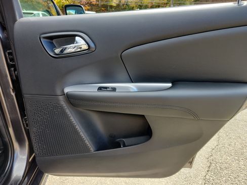 Used 2017 Dodge Journey SE image 40