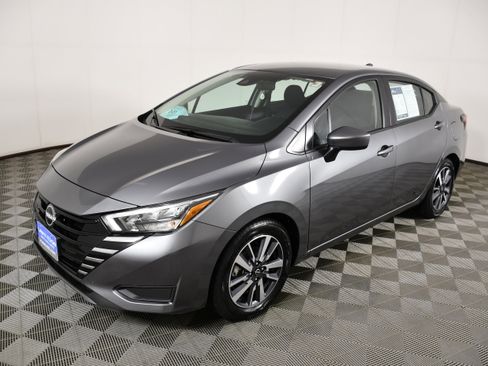 Used 2025 Nissan Versa SV FWD image 10