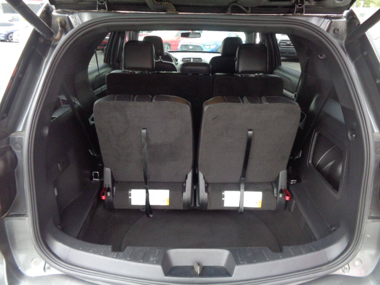 Used 2017 Ford Explorer XLT w/ Equipment Group 202A AWD/4WD image 35
