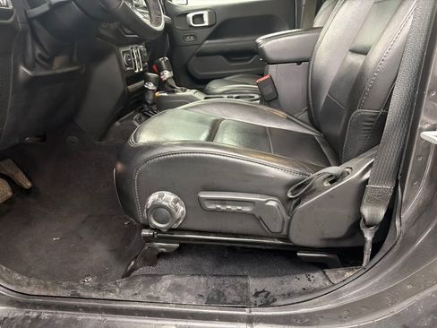 Used 2019 Jeep Wrangler Unlimited Sahara image 10