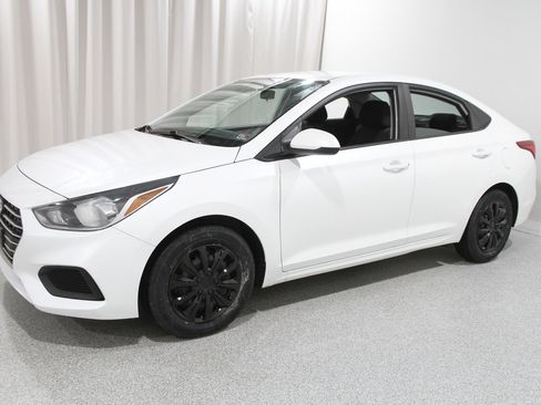 Used 2021 Hyundai Accent SE image 3