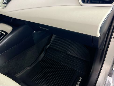 Used 2022 Toyota Corolla LE FWD image 34
