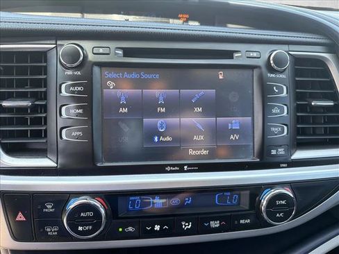 Used 2015 Toyota Highlander XLE FWD image 13