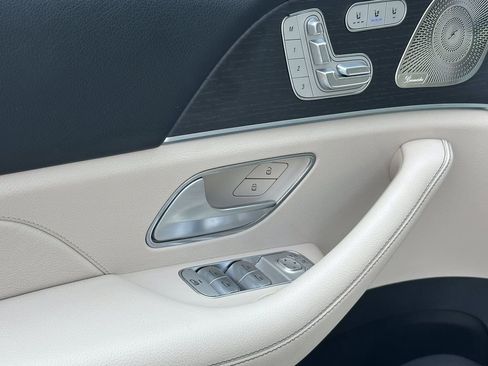 Used 2023 Mercedes-Benz GLS 450 4MATIC image 12