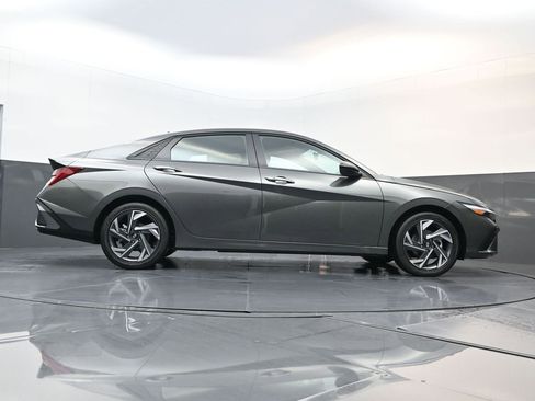 Certified 2025 Hyundai Elantra SEL image 22