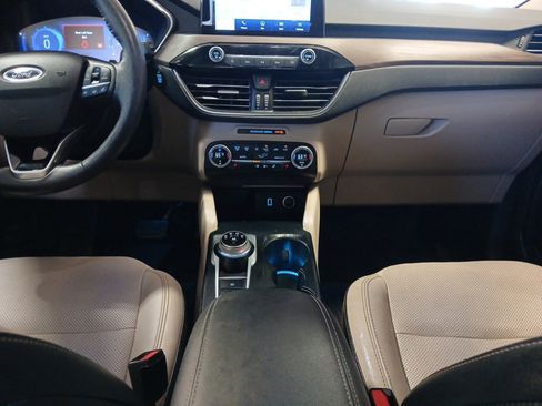 Used 2020 Ford Escape Titanium image 11