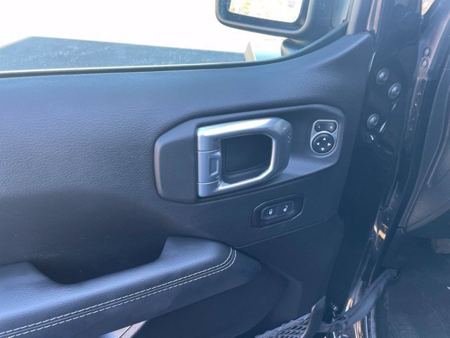 Used 2022 Jeep Wrangler Unlimited Sahara w/ Cold Weather Group AWD/4WD image 18