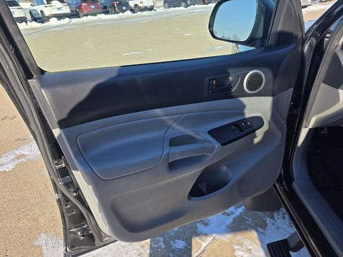 Used 2013 Toyota Tacoma 4x4 Access Cab V6 w/ SR5 Pkg image 42