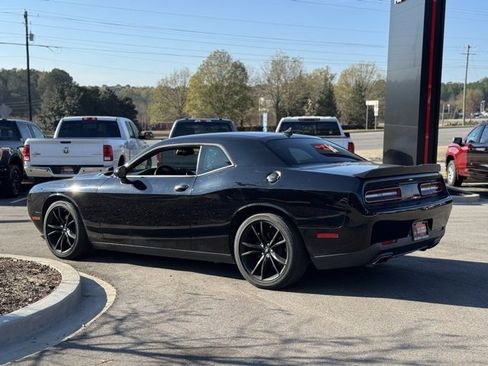 Used 2018 Dodge Challenger SXT Plus image 7