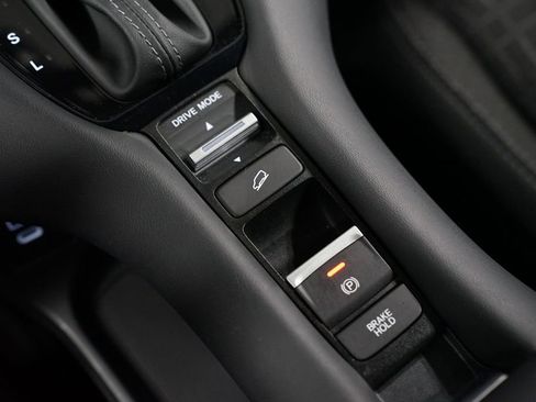 Used 2025 Honda HR-V LX image 21