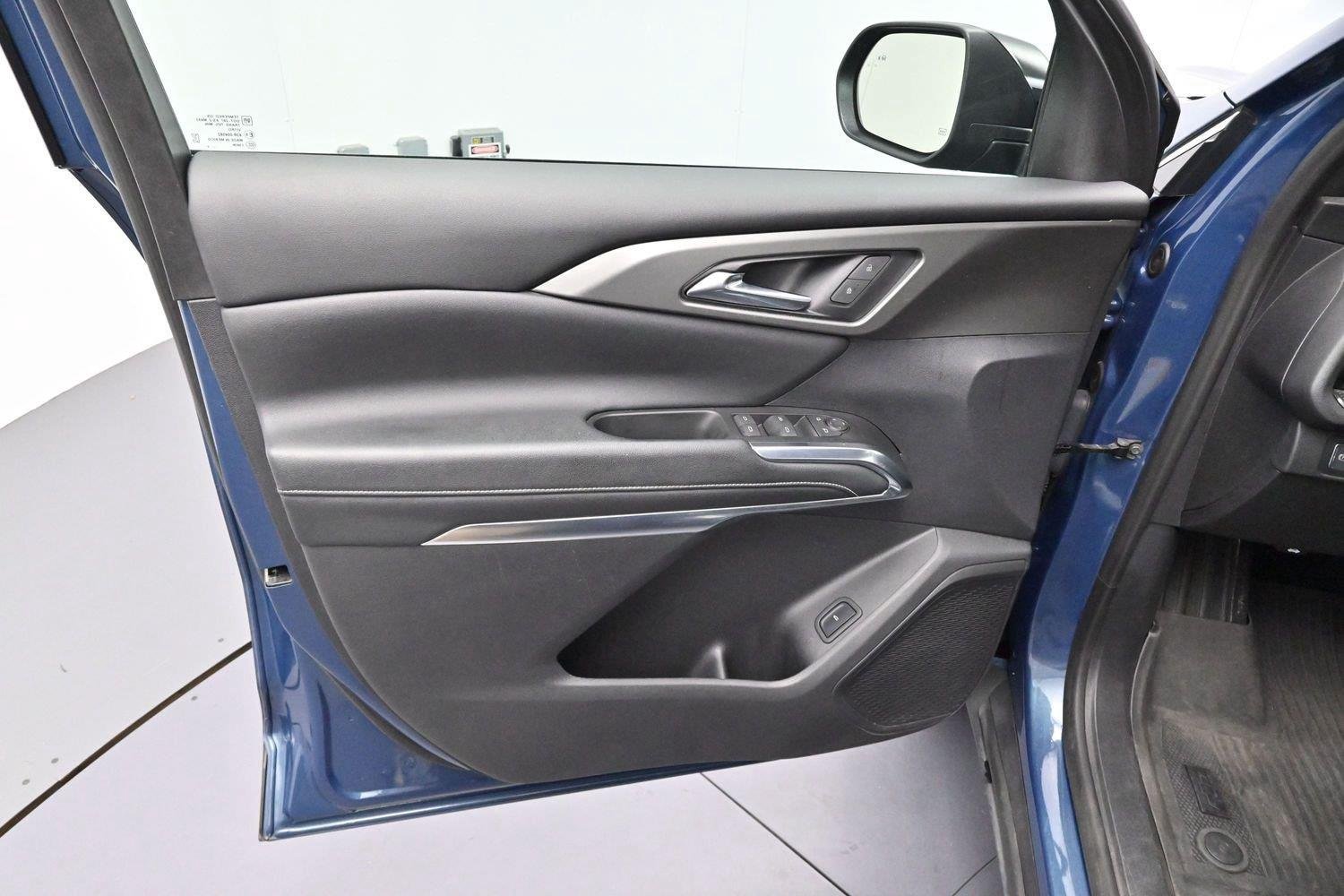 Used 2024 Chevrolet Traverse LT w/ LPO, Floor Liner Package FWD image 9
