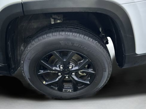 Used 2024 Jeep Grand Cherokee L Laredo image 10