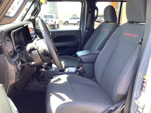 Used 2025 Jeep Wrangler Unlimited Rubicon w/ Convenience Group AWD/4WD image 8