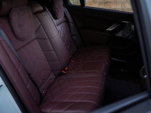 Used 2023 BMW i7 xDrive60 image 25