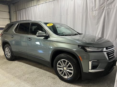 Used 2023 Chevrolet Traverse LT FWD image 4