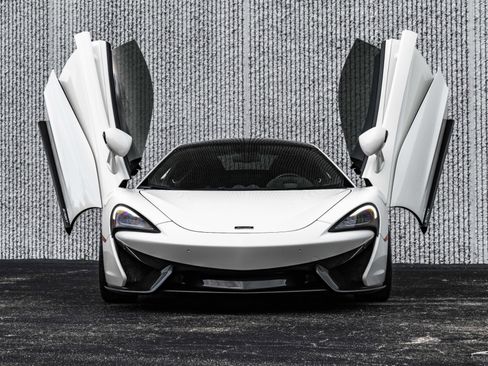 Used 2017 McLaren 570S image 16