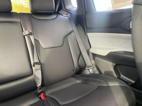 Used 2025 Jeep Compass Latitude image 37