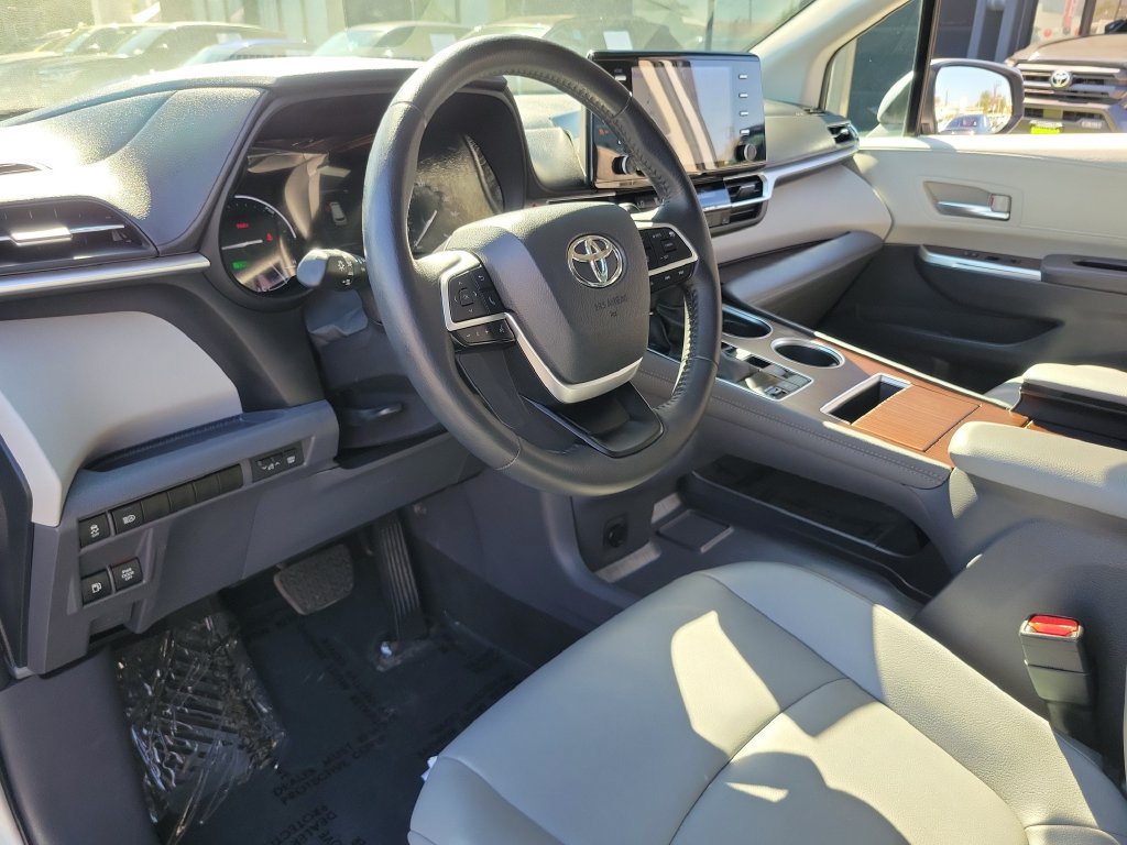 Used 2024 Toyota Sienna XLE FWD image 20