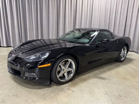 Used 2013 Chevrolet Corvette Coupe w/ 2LT Preferred Equipment Group RWD image 3