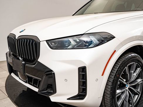 Used 2024 BMW X5 xDrive40i w/ M Sport Package AWD/4WD image 3