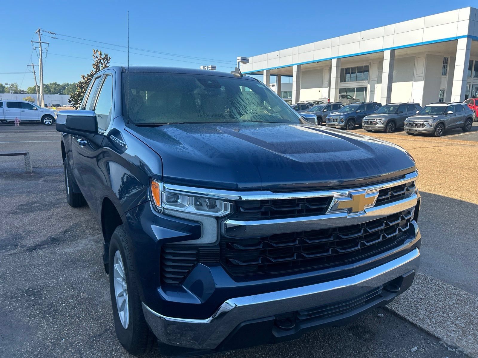 Used 2022 Chevrolet Silverado 1500 LT w/ Convenience Package II AWD/4WD image 13