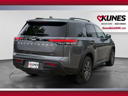Used 2025 Nissan Pathfinder SV AWD/4WD image 10
