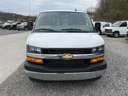 Used 2024 Chevrolet Express 2500 w/ Driver Convenience Package RWD image 4